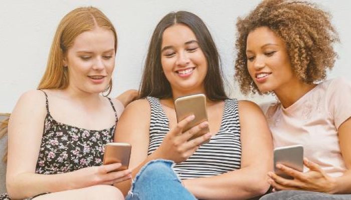 grupo-de-mulheres-jovens-usando-celular-smartphone-grupos-de-whatsapp-1530813993169_v2_615x300.jpg grupo-de-mulheres-jovens-usando-celular-smartphone-grupos-de-whatsapp-1530813993169_v2_615x300.jpg