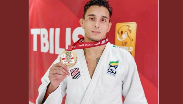 guilherme_schimidt_e_bronze_no_grand_slam_de_tbilisi.jpg