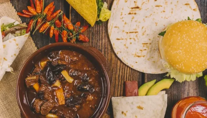 guisado-de-carne-tortilla-deliciosos-nachos-mexicanos-pimentoes-vermelhos-hamburguer-e-abacate-na-me.webp guisado-de-carne-tortilla-deliciosos-nachos-mexicanos-pimentoes-vermelhos-hamburguer-e-abacate-na-me.webp