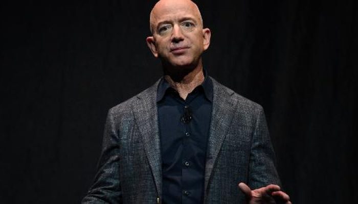 jeff-bezos-fundou-a-amazon-e-e-ceo-da-empresa-espacial-blue-origin-1736946272874_v2_615x300.jpg jeff-bezos-fundou-a-amazon-e-e-ceo-da-empresa-espacial-blue-origin-1736946272874_v2_615x300.jpg