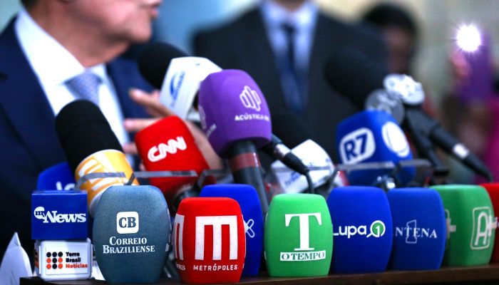 jornalistas-microfone-imprensa.jpg jornalistas-microfone-imprensa.jpg