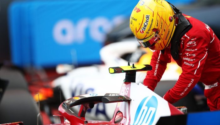 lewis-hamilton-ferrari.jpg lewis-hamilton-ferrari.jpg