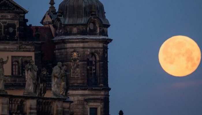 lua-cheia-conhecida-como-superlua-de-morango-e-fotografada-ao-lado-de-igreja-na-cidade-de-dresden-na.jpeg lua-cheia-conhecida-como-superlua-de-morango-e-fotografada-ao-lado-de-igreja-na-cidade-de-dresden-na.jpeg