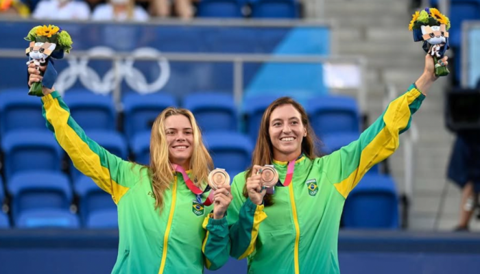 luisa-stefani_laura-pigossi.png luisa-stefani_laura-pigossi.png