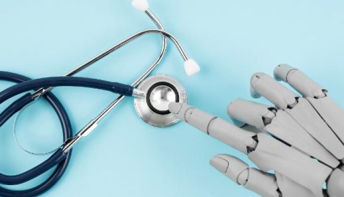 mao-robotica-com-um-dedo-sobre-um-estetoscopio-ia-inteligencia-artificial-medicina-1751655026796_v2.jpeg mao-robotica-com-um-dedo-sobre-um-estetoscopio-ia-inteligencia-artificial-medicina-1751655026796_v2.jpeg