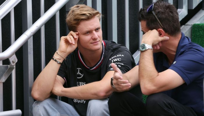 mick-schumacher-mercedes-dirk-.jpg