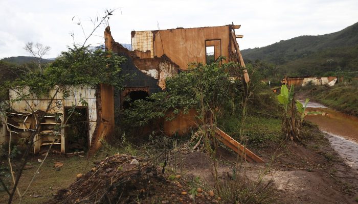 moradores_de_barra_longa_uma_das_regioes_atingidas_pela_tragedia_de_mariana_tambem_sofrem_com_depres.jpeg moradores_de_barra_longa_uma_das_regioes_atingidas_pela_tragedia_de_mariana_tambem_sofrem_com_depres.jpeg
