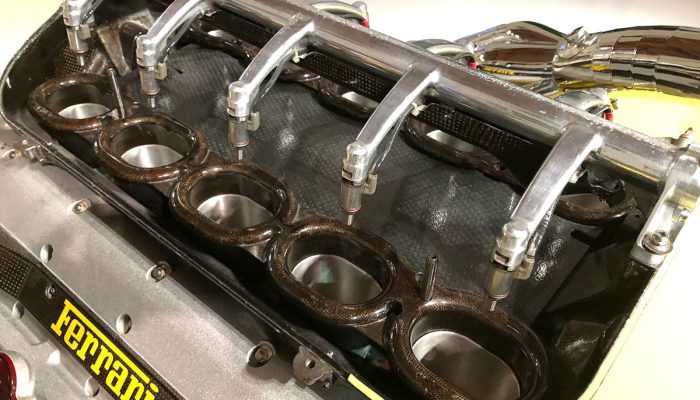 motor-v10-da-ferrari.jpg