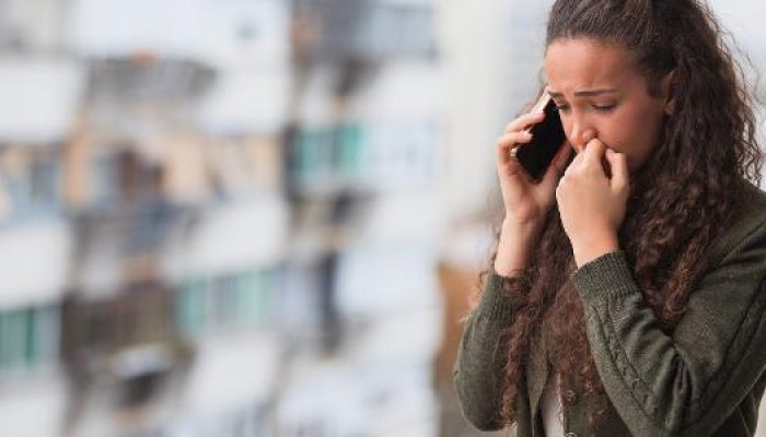 mulher-falando-ao-celular-com-cara-de-preocupada-1747238979288_v2_615x300.jpg mulher-falando-ao-celular-com-cara-de-preocupada-1747238979288_v2_615x300.jpg