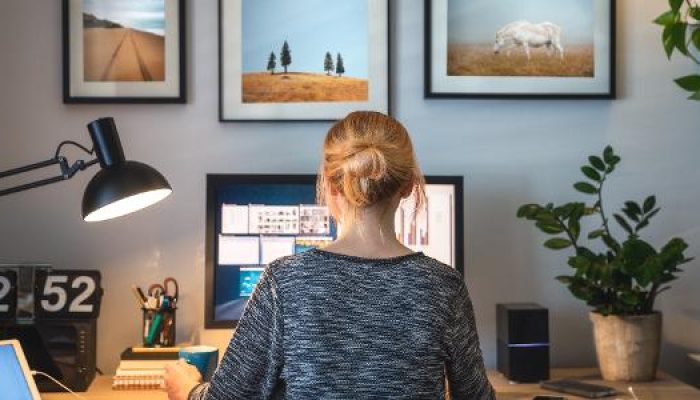 mulher-trabalha-de-casa-home-office-trabalho-remoto-1615901761476_v2_615x300.jpg mulher-trabalha-de-casa-home-office-trabalho-remoto-1615901761476_v2_615x300.jpg