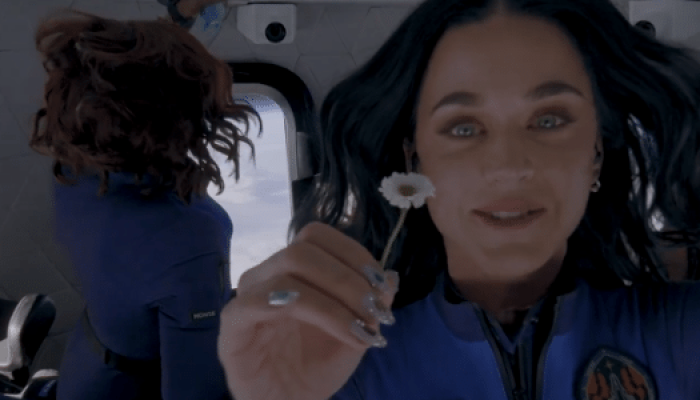 nas-imagens-katy-perry-exibe-uma-flor-1744658934451_v2_615x300.png nas-imagens-katy-perry-exibe-uma-flor-1744658934451_v2_615x300.png