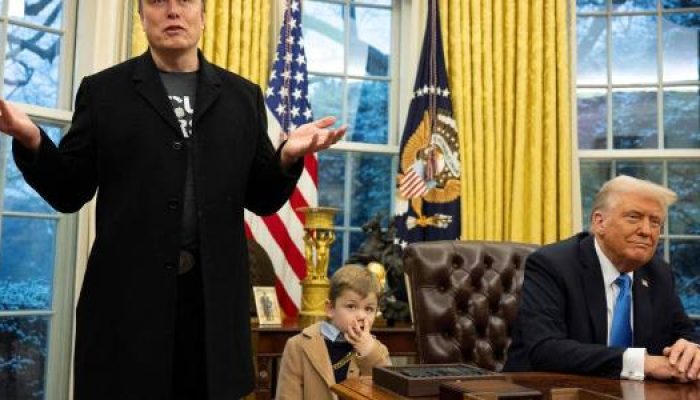 o-dono-do-x-elon-musk-conversa-com-a-imprensa-na-casa-branca-ao-lado-do-presidente-dos-eua-donald-tr.jpeg o-dono-do-x-elon-musk-conversa-com-a-imprensa-na-casa-branca-ao-lado-do-presidente-dos-eua-donald-tr.jpeg