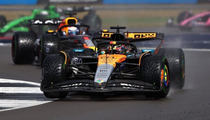oscar-piastri-mclaren-max-vers.jpg oscar-piastri-mclaren-max-vers.jpg
