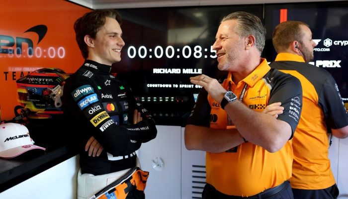 oscar-piastri-mclaren-zak-brow.jpg oscar-piastri-mclaren-zak-brow.jpg