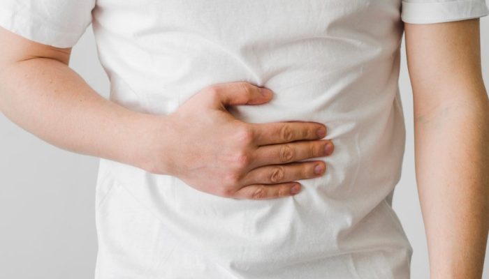 paciente-de-close-up-com-dor-de-estomago.jpg
