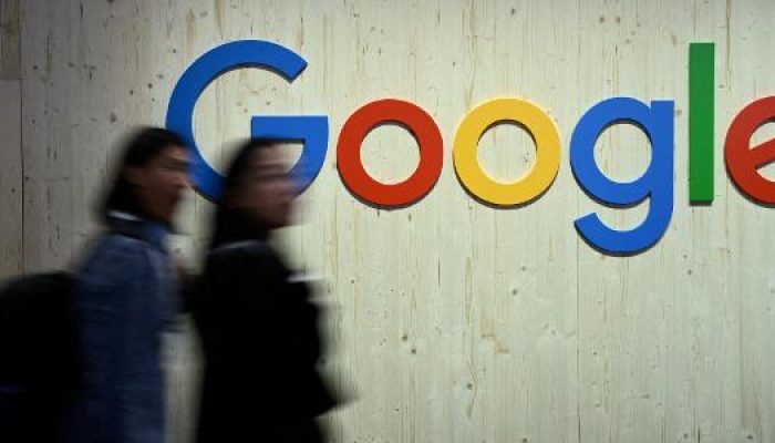 pessoas-passam-em-frente-ao-simbolologotipo-do-google-na-hannover-messe-na-alemanha-1728488868766_v2.jpeg pessoas-passam-em-frente-ao-simbolologotipo-do-google-na-hannover-messe-na-alemanha-1728488868766_v2.jpeg