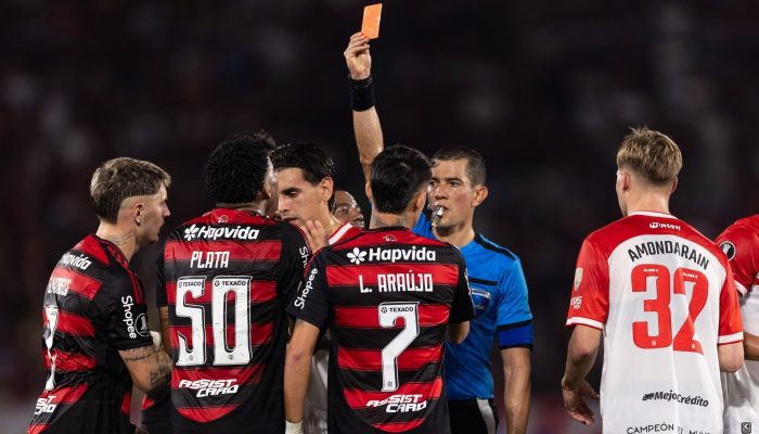 plata-expulso-flamengo-estudiantes-e1758250885249.jpg plata-expulso-flamengo-estudiantes-e1758250885249.jpg