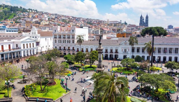 plaza-grande-em-quito-capital-do-equador-dc_colombia-istock-483245070.jpg