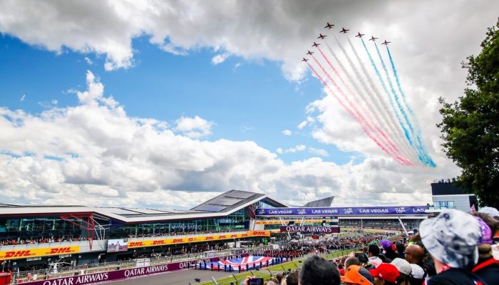 red-arrows-fly-over-british-gp.jpg red-arrows-fly-over-british-gp.jpg