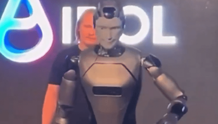 robo-humanoide-da-russia-leva-tombo-durante-apresentacao-em-moscou-1763053546894_v2_615x300.png
