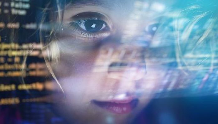 rosto-de-crianca-refletido-em-tela-de-computador-crianca-virtual-1654176122217_v2_615x300.jpg