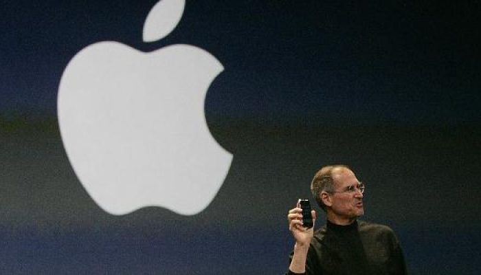 steve-jobs-entao-ceo-da-apple-apresentando-o-primeiro-iphone-em-san-francisco-na-california-em-janei.jpeg steve-jobs-entao-ceo-da-apple-apresentando-o-primeiro-iphone-em-san-francisco-na-california-em-janei.jpeg