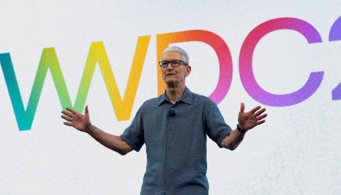 tim-cook-ceo-da-apple-durante-apresentacao-da-wwdc-2025-a-conferencia-de-desenvolvedores-da-companhi.jpeg tim-cook-ceo-da-apple-durante-apresentacao-da-wwdc-2025-a-conferencia-de-desenvolvedores-da-companhi.jpeg