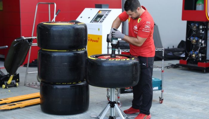 un-meccanico-della-scuderia-fe.jpg un-meccanico-della-scuderia-fe.jpg