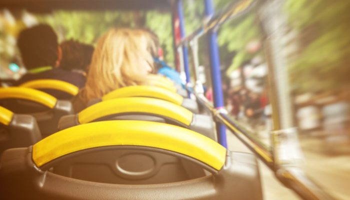 vista-onibus-de-turismo-de-dentro-para-fora-movimento-tonificacao-conceito-curso.jpg