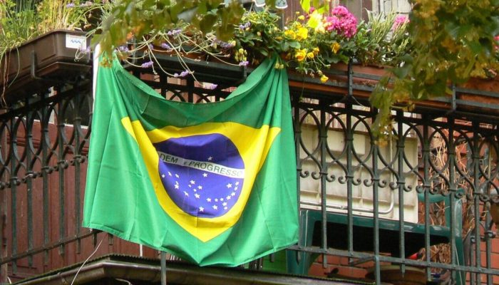 window-balcony-flag-brazil-989089-pxhere.com_-e1756077109958.jpg